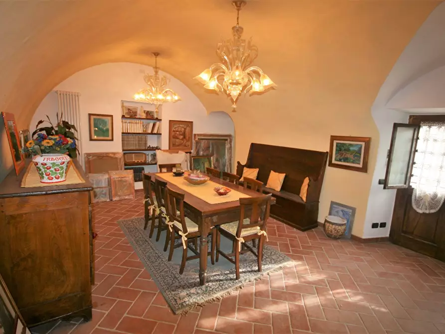 Immagine 35 di Casa colonica in vendita  a Carrara