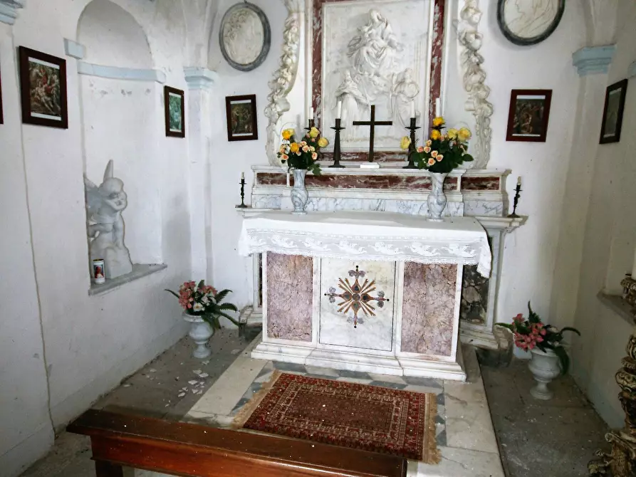 Immagine 81 di Casa colonica in vendita  a Carrara