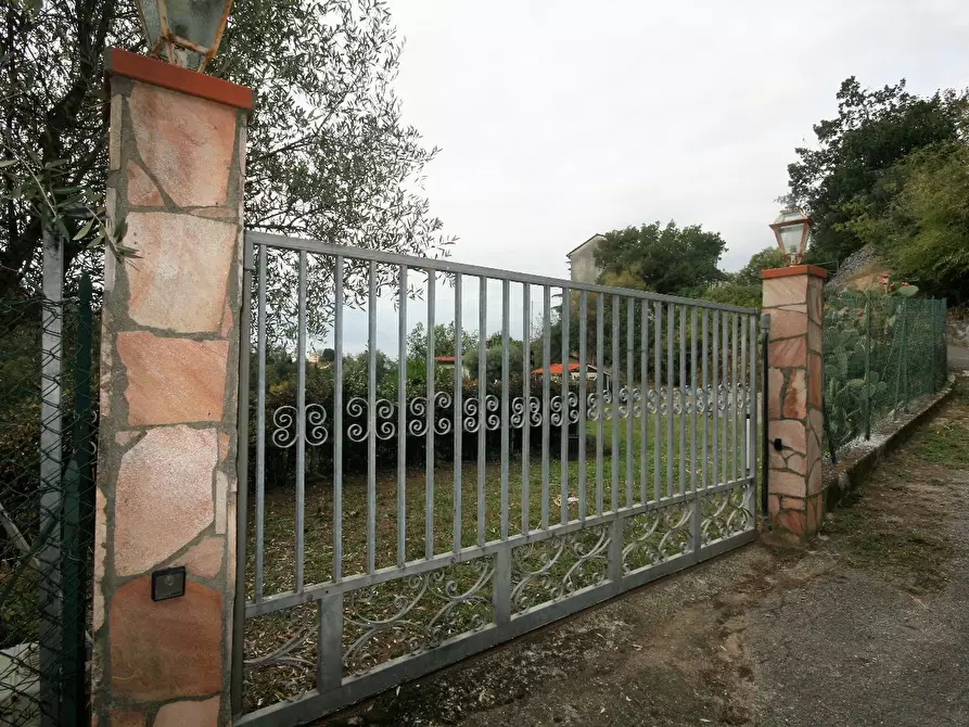 Immagine 75 di Casa colonica in vendita  a Carrara