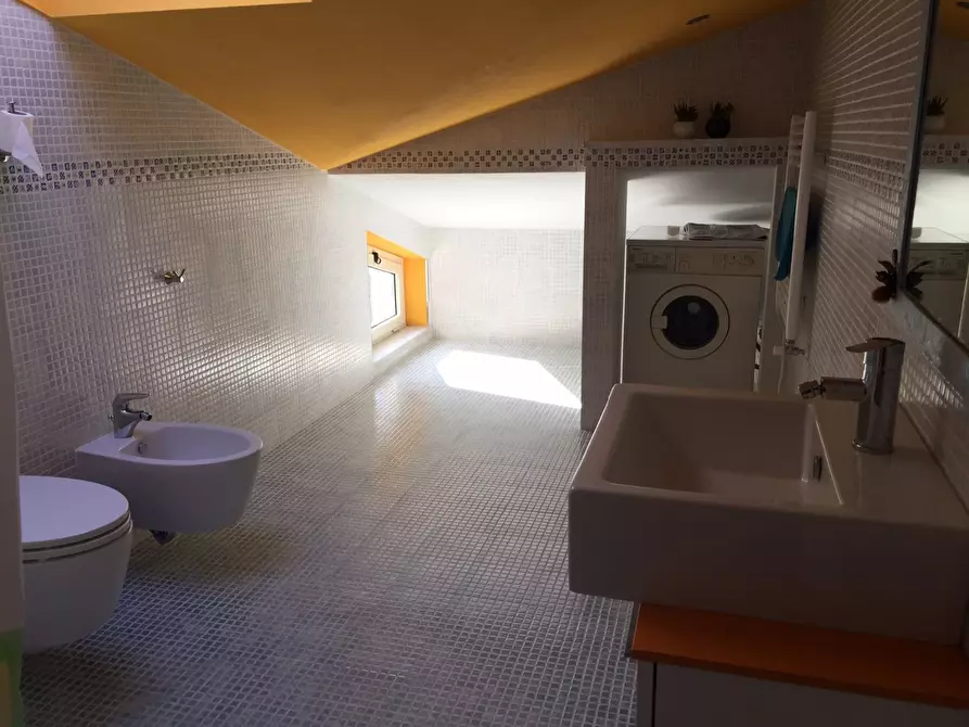 Immagine 6 di Mansarda in vendita  a Massa