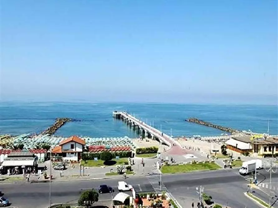 Immagine 9 di Mansarda in vendita  a Massa