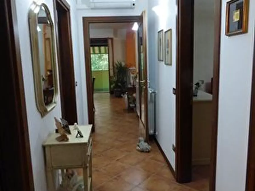 Immagine 11 di Villa in vendita  a Lucca