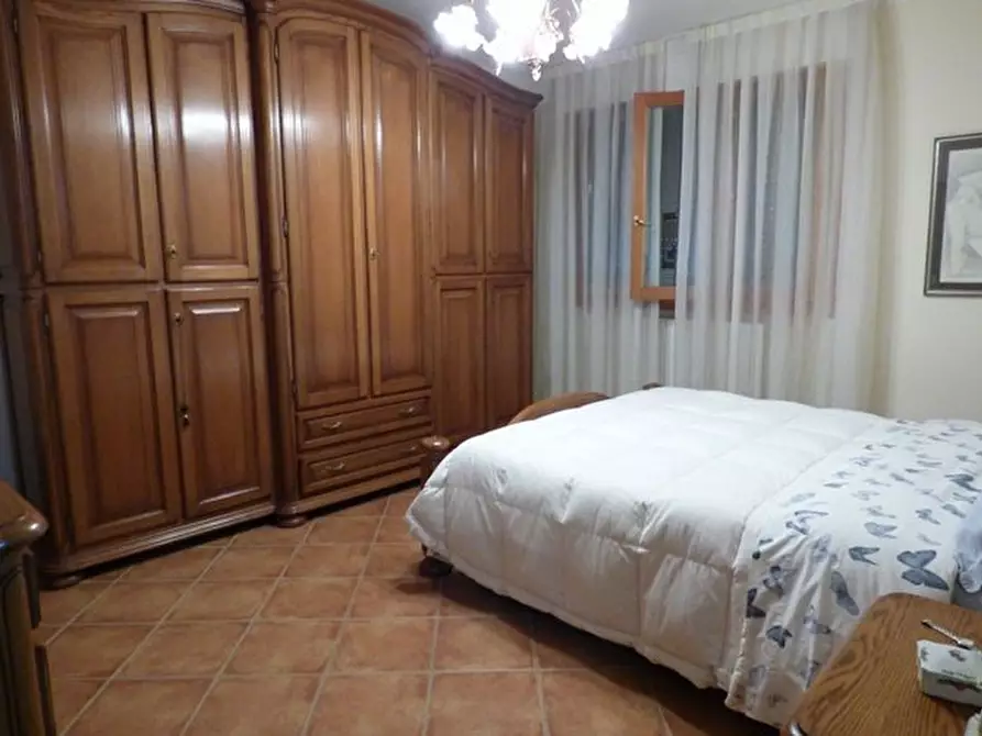 Immagine 8 di Villa in vendita  a Lucca