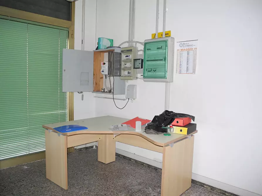 Immagine 3 di Locale commerciale in affitto  a Vinci