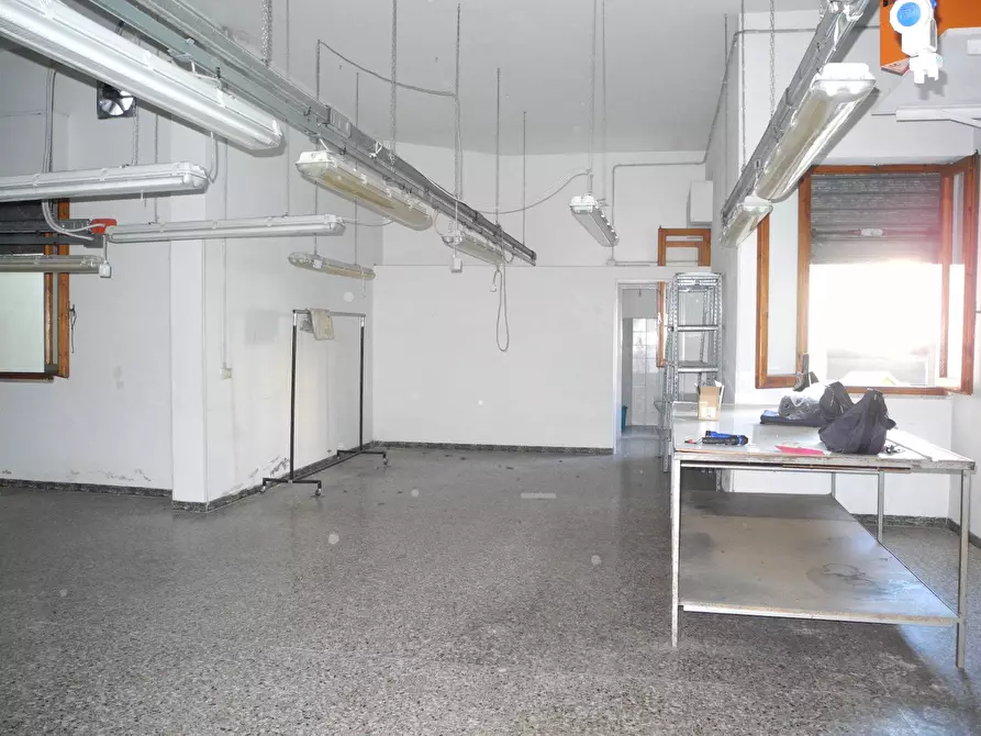 Immagine 5 di Locale commerciale in affitto  a Vinci