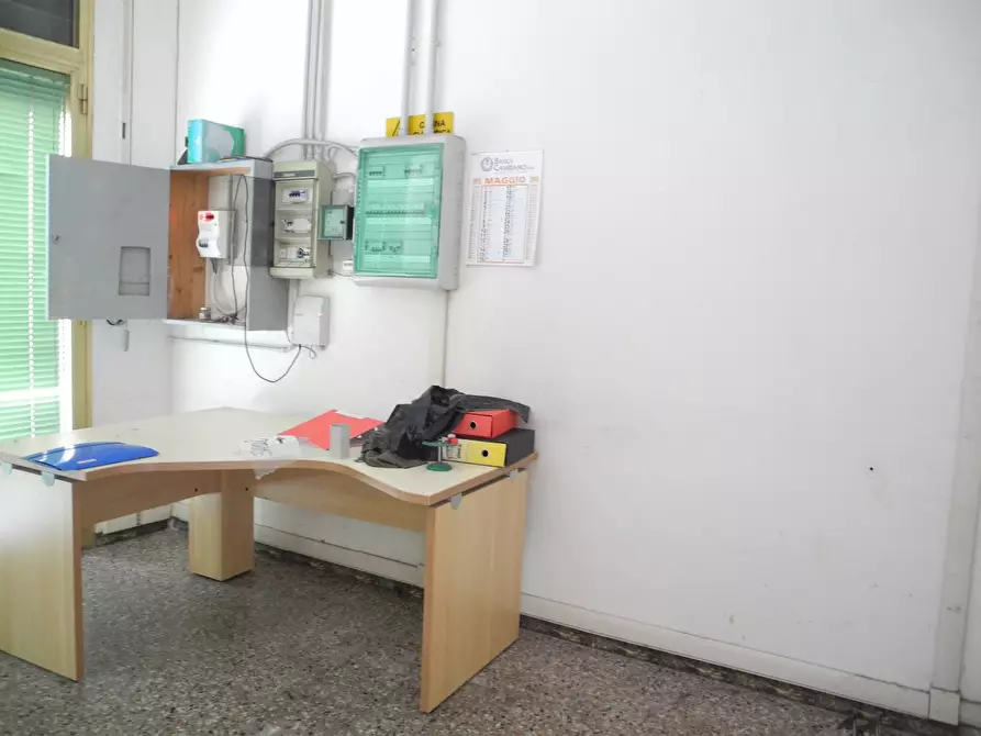 Immagine 2 di Locale commerciale in affitto  a Vinci