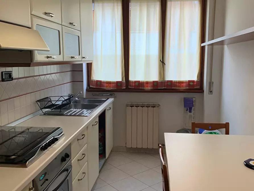 Immagine 2 di Appartamento in vendita  a Carrara