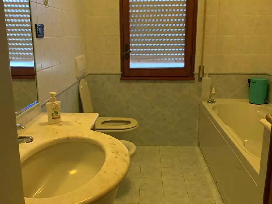 Immagine 16 di Appartamento in vendita  a Carrara