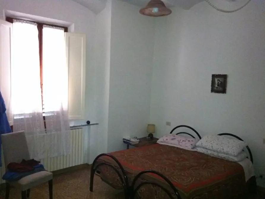 Immagine 2 di Appartamento in vendita  a Siena