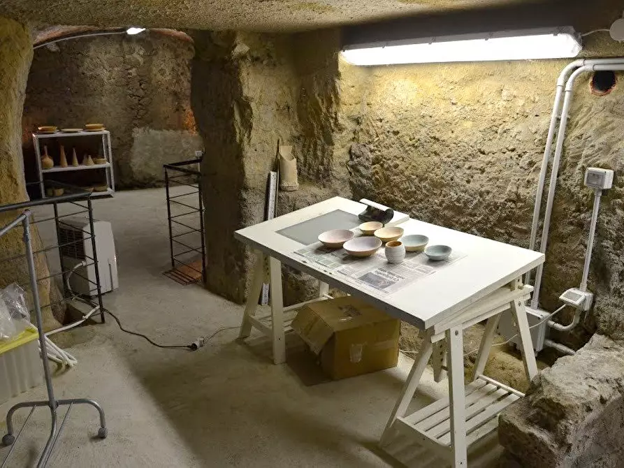 Immagine 9 di Negozio in vendita  a Orvieto