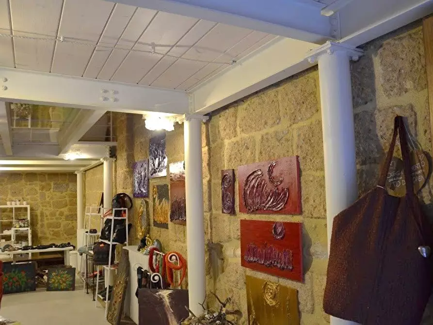 Immagine 2 di Negozio in vendita  a Orvieto