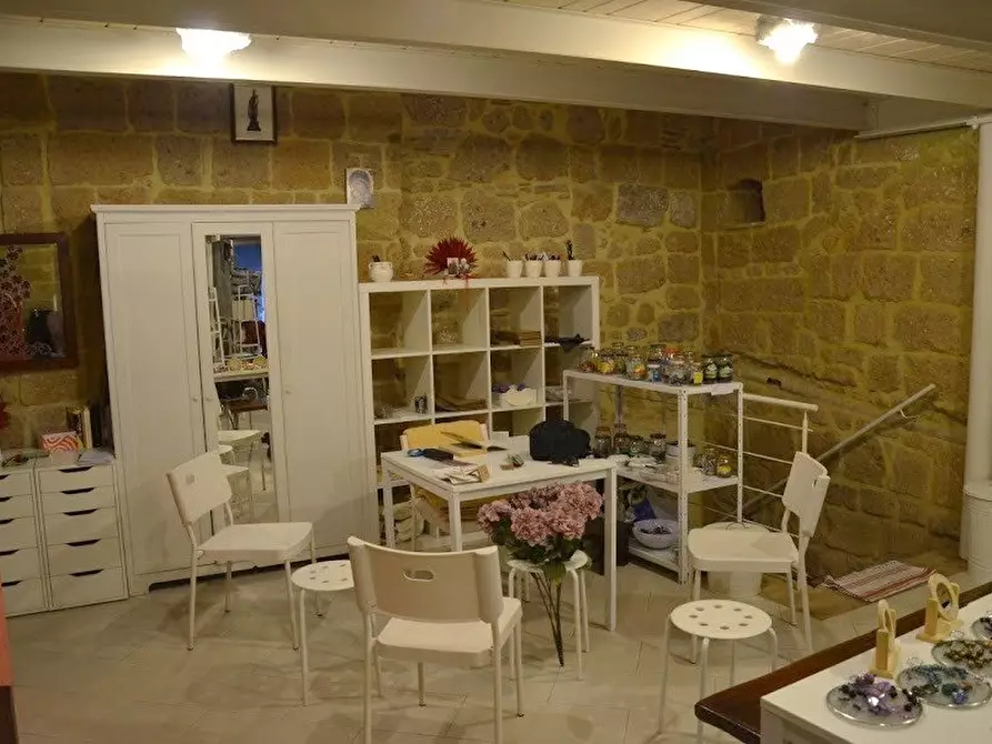 Immagine 10 di Negozio in vendita  a Orvieto