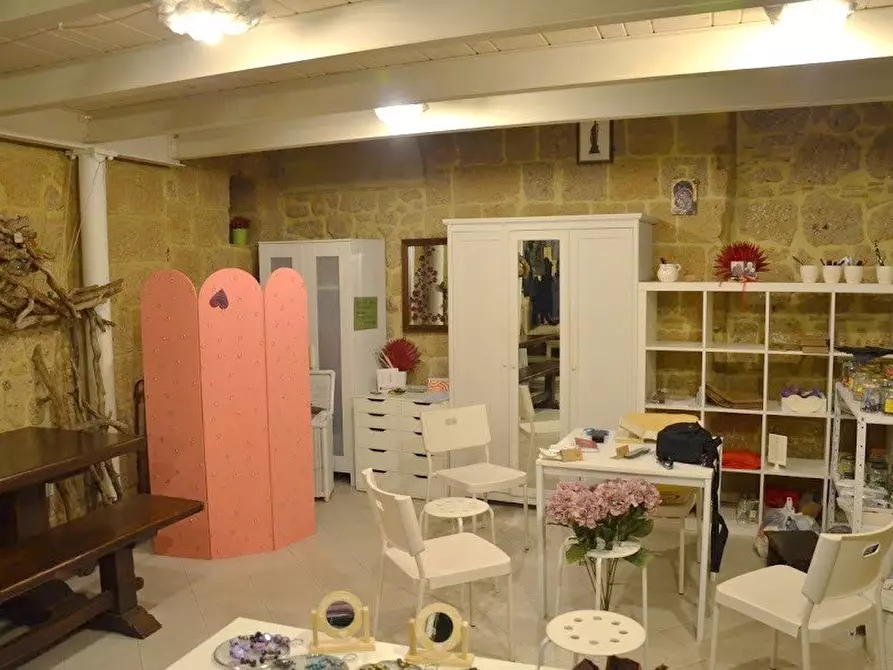 Immagine 8 di Negozio in vendita  a Orvieto