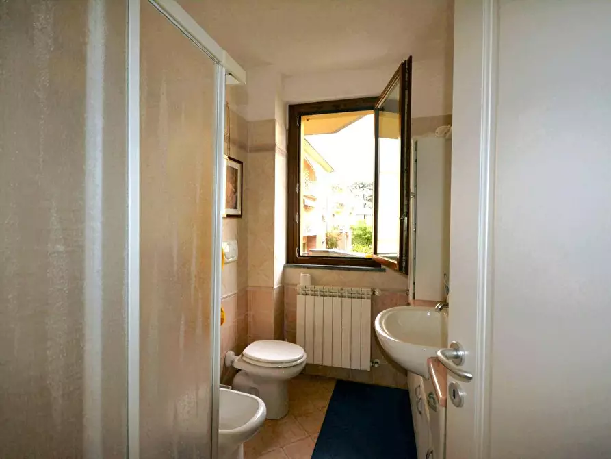 Immagine 7 di Appartamento in vendita  a Lucca