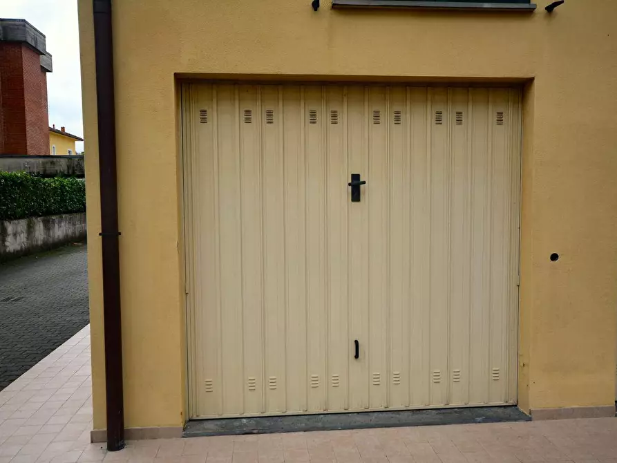 Immagine 10 di Appartamento in vendita  a Lucca