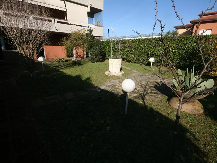 Immagine 6 di Appartamento in vendita  a Carrara