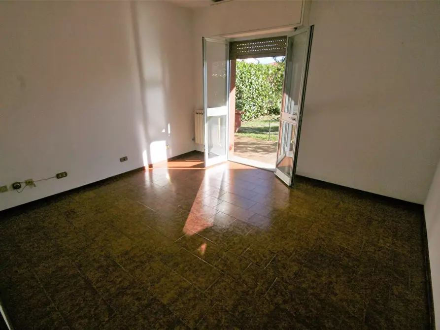 Immagine 17 di Appartamento in vendita  a Carrara