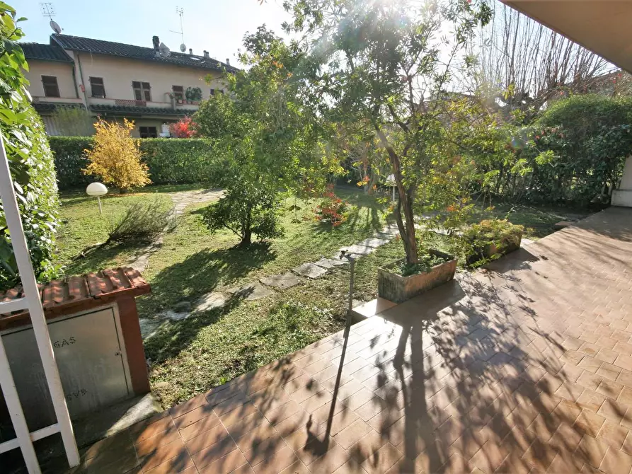 Immagine 8 di Appartamento in vendita  a Carrara