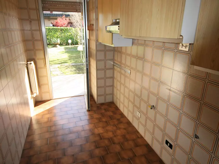 Immagine 10 di Appartamento in vendita  a Carrara