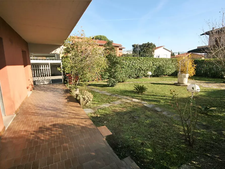 Immagine 5 di Appartamento in vendita  a Carrara