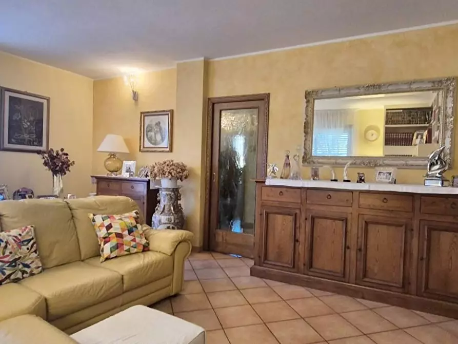 Immagine 3 di Villa in vendita  a Massarosa