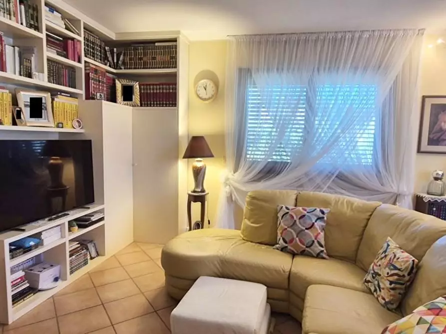 Immagine 10 di Villa in vendita  a Massarosa