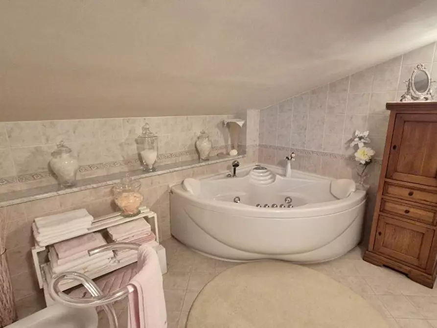 Immagine 101 di Villa in vendita  a Massarosa