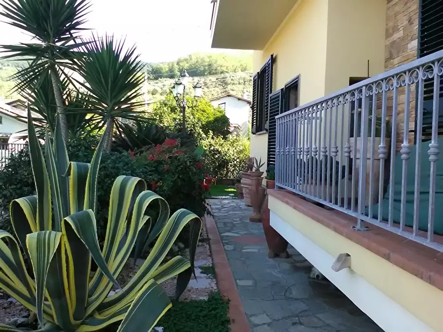 Immagine 109 di Villa in vendita  a Massarosa