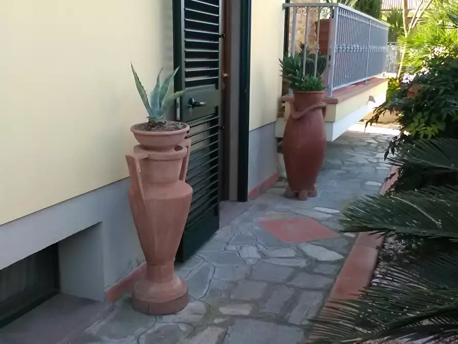 Immagine 105 di Villa in vendita  a Massarosa