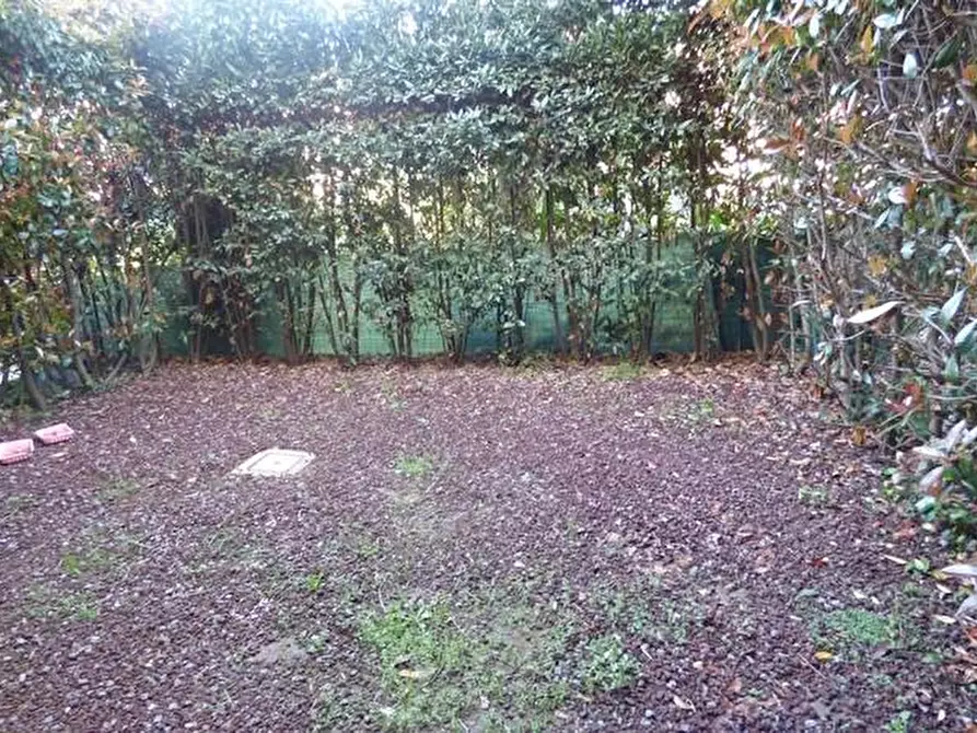 Immagine 14 di Villetta a schiera in vendita  a Lucca