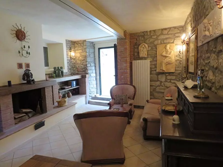 Immagine 2 di Casa indipendente in vendita  a Pontremoli