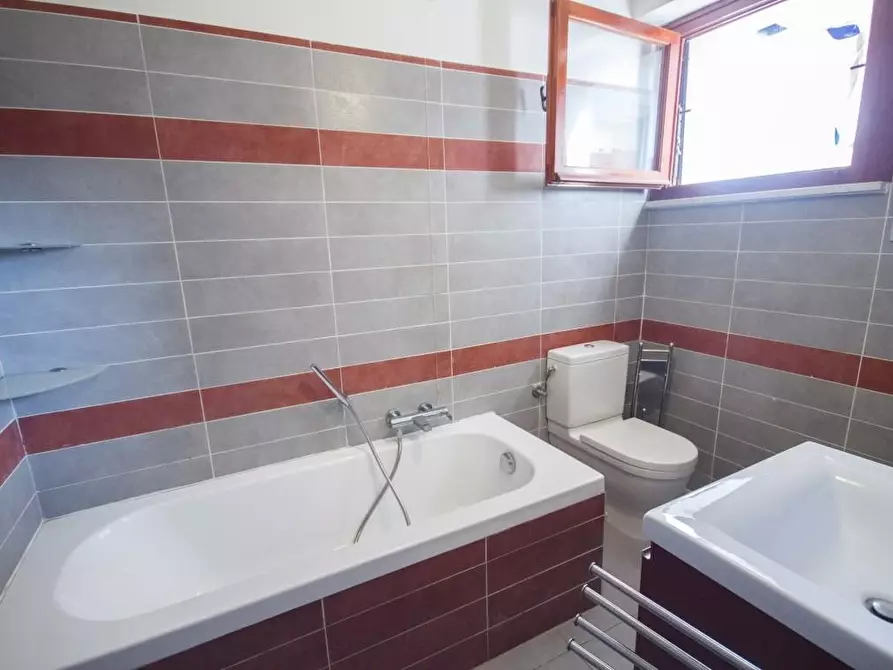 Immagine 14 di Appartamento in vendita  a Ortonovo