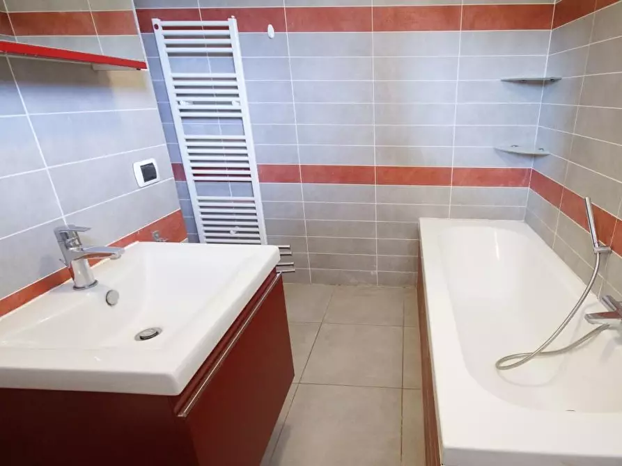 Immagine 16 di Appartamento in vendita  a Ortonovo