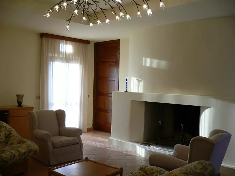 Immagine 12 di Casa colonica in vendita  a Siena