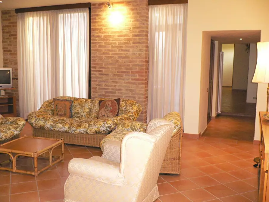 Immagine 11 di Casa colonica in vendita  a Siena