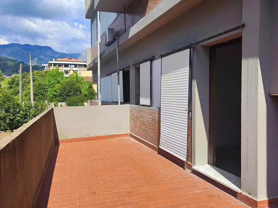 Immagine 3 di Appartamento in vendita  a Carrara