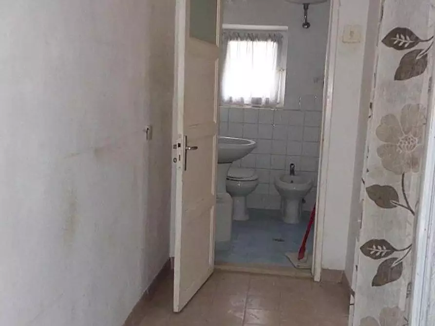 Immagine 10 di Appartamento in vendita  a Livorno
