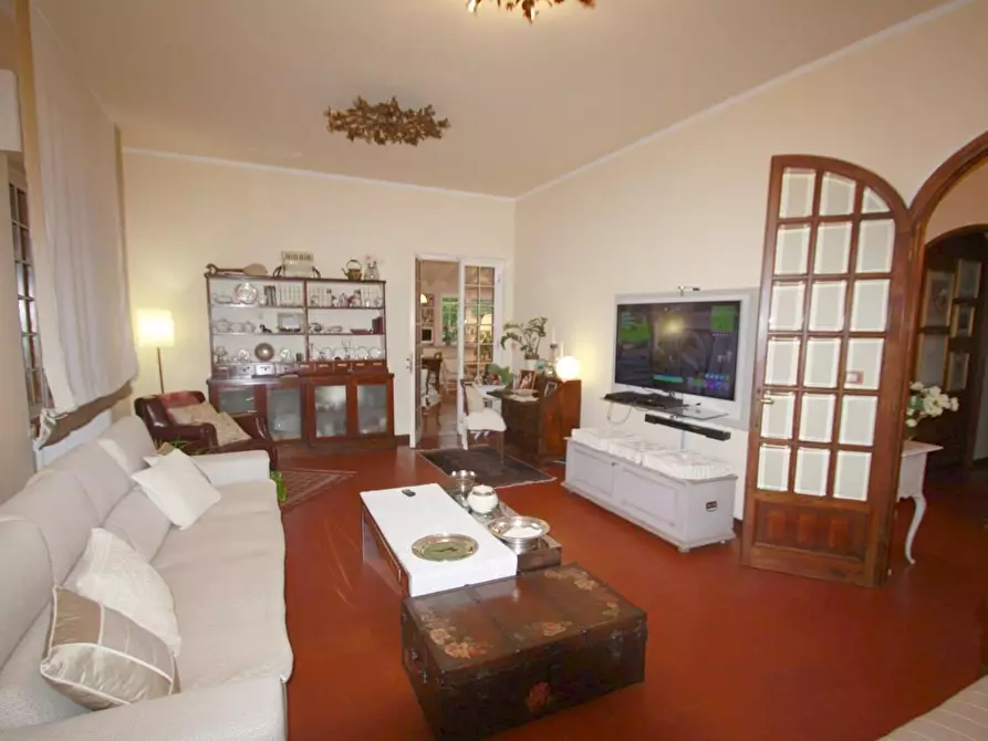Immagine 38 di Villa in vendita  a Lucca