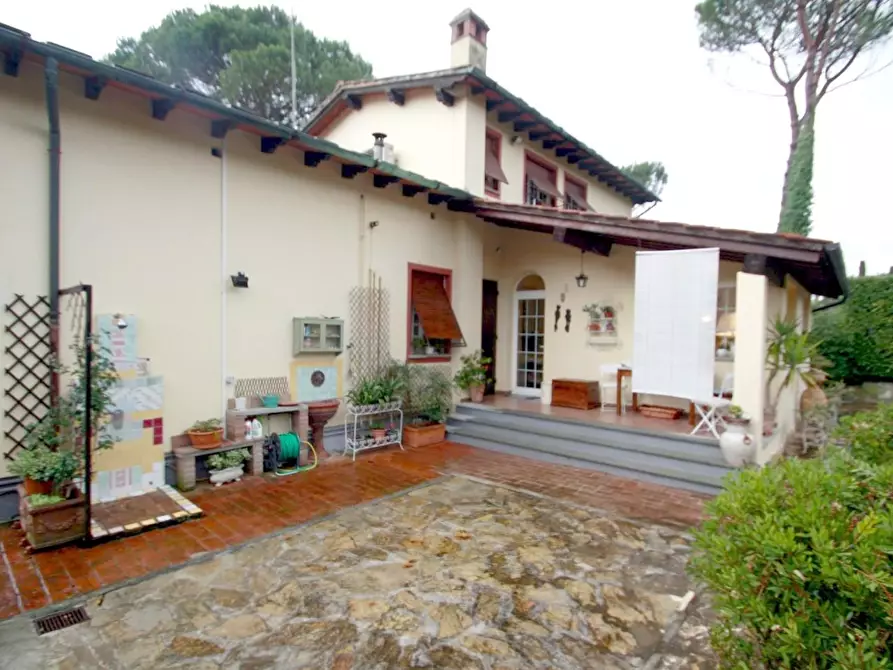 Immagine 42 di Villa in vendita  a Lucca