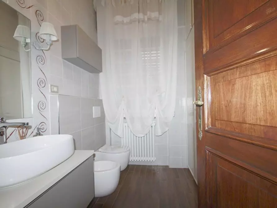 Immagine 27 di Villa in vendita  a Lucca