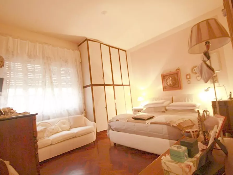 Immagine 22 di Villa in vendita  a Lucca