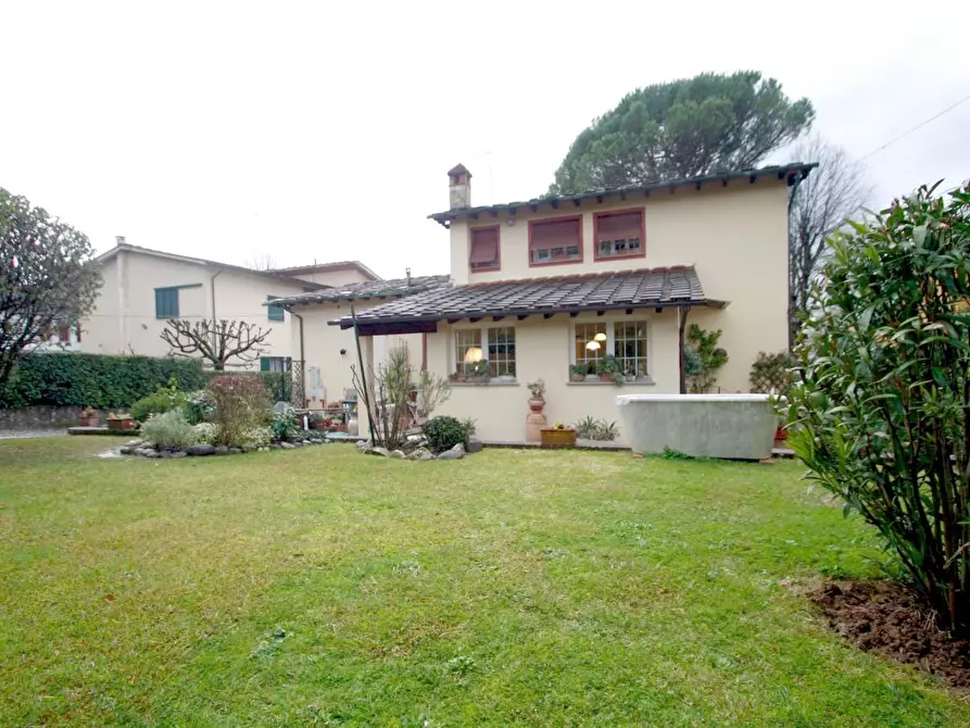 Immagine 44 di Villa in vendita  a Lucca