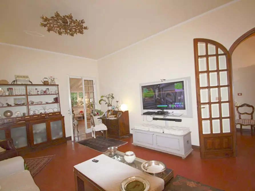 Immagine 39 di Villa in vendita  a Lucca