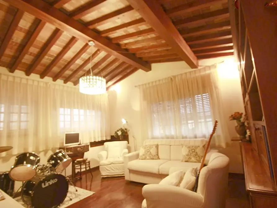 Immagine 5 di Villa in vendita  a Lucca
