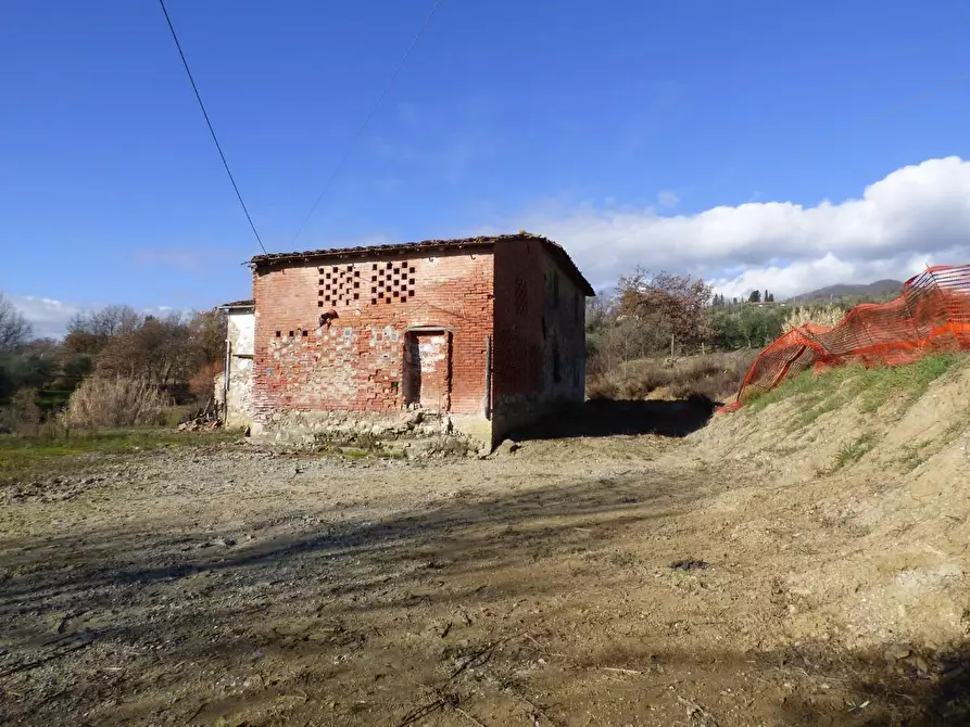 Immagine 9 di Rustico / casale in vendita  a Pescia