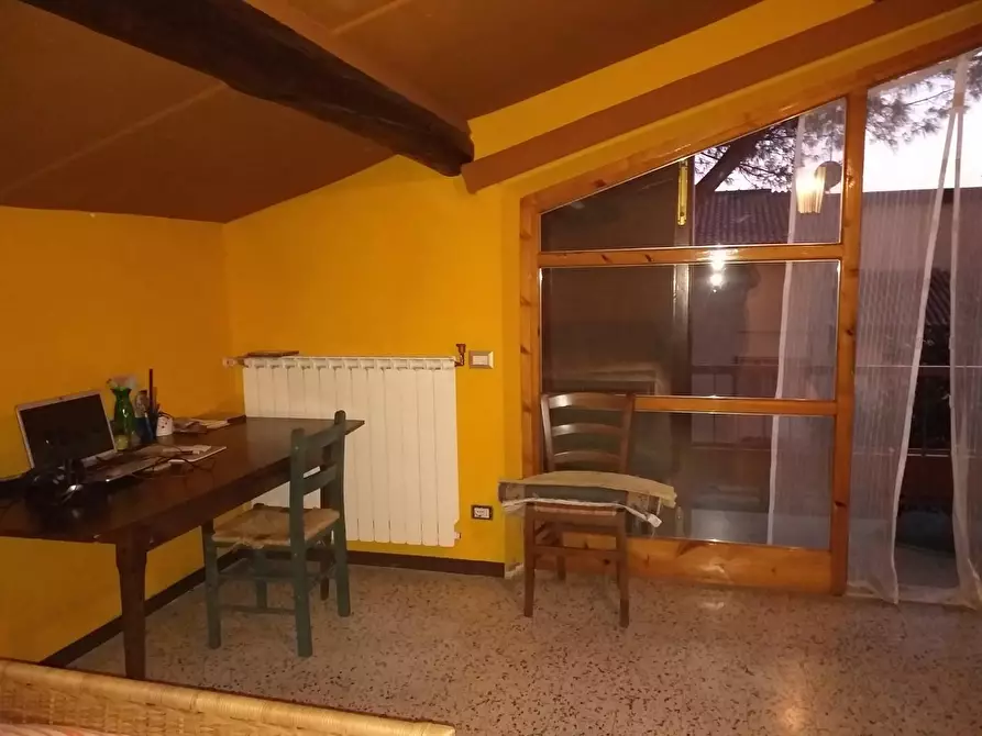 Immagine 1 di Villa in vendita  a Capraia E Limite