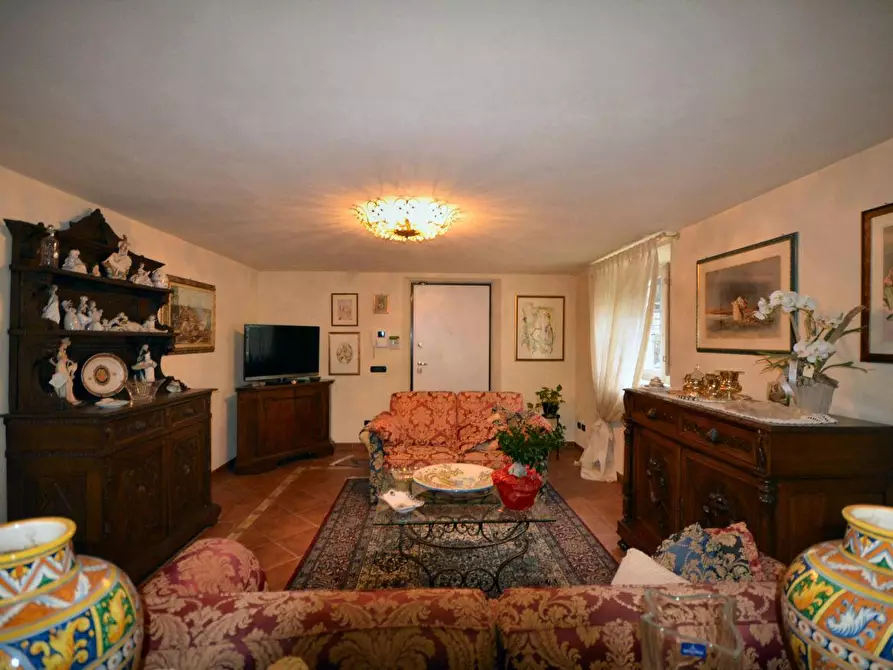 Immagine 3 di Villa in vendita  a Capannori