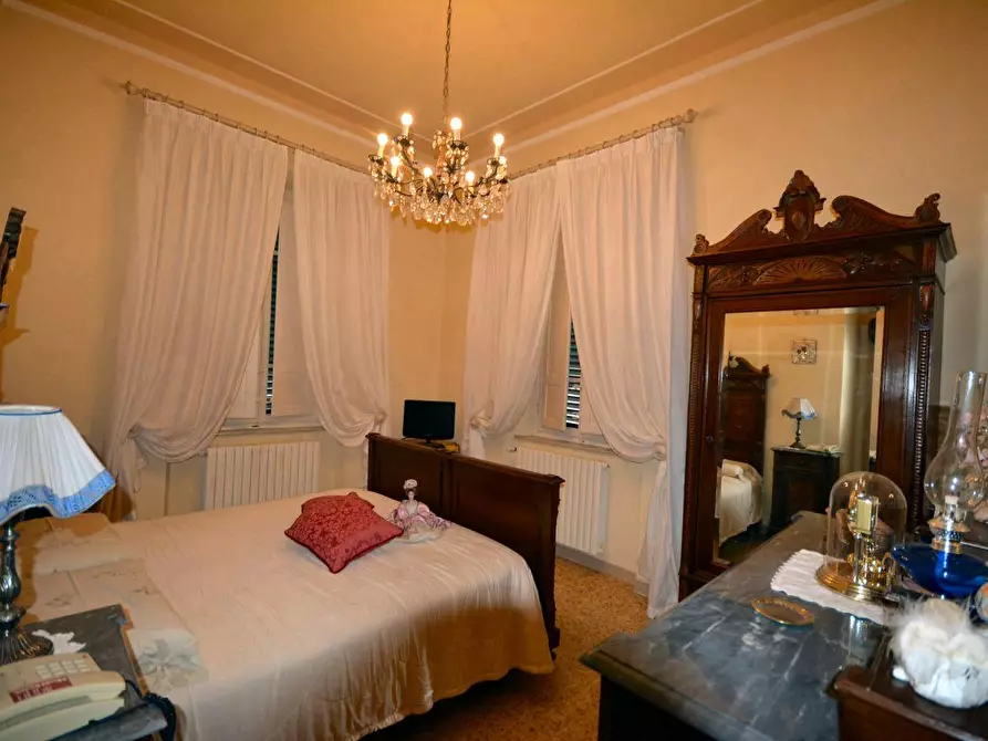 Immagine 16 di Villa in vendita  a Capannori