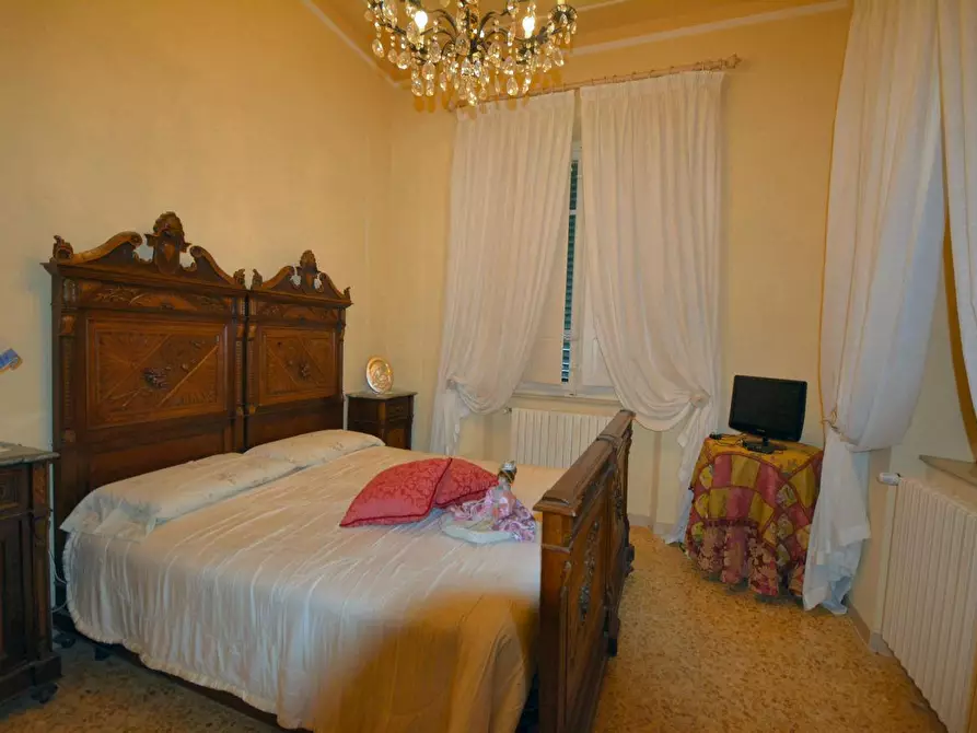 Immagine 15 di Villa in vendita  a Capannori