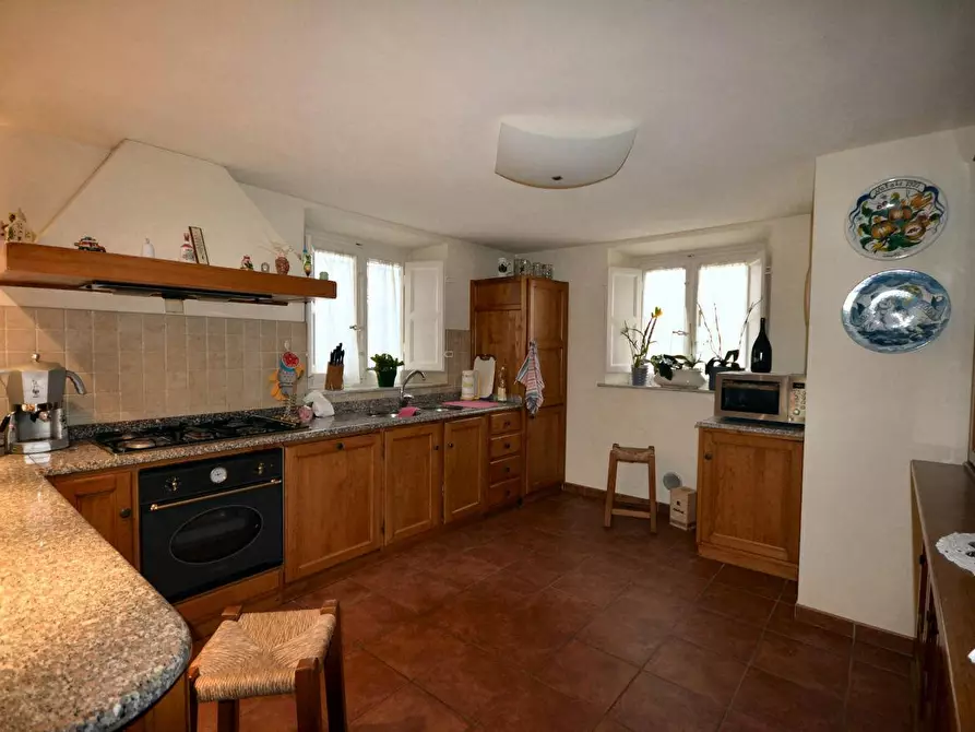 Immagine 8 di Villa in vendita  a Capannori